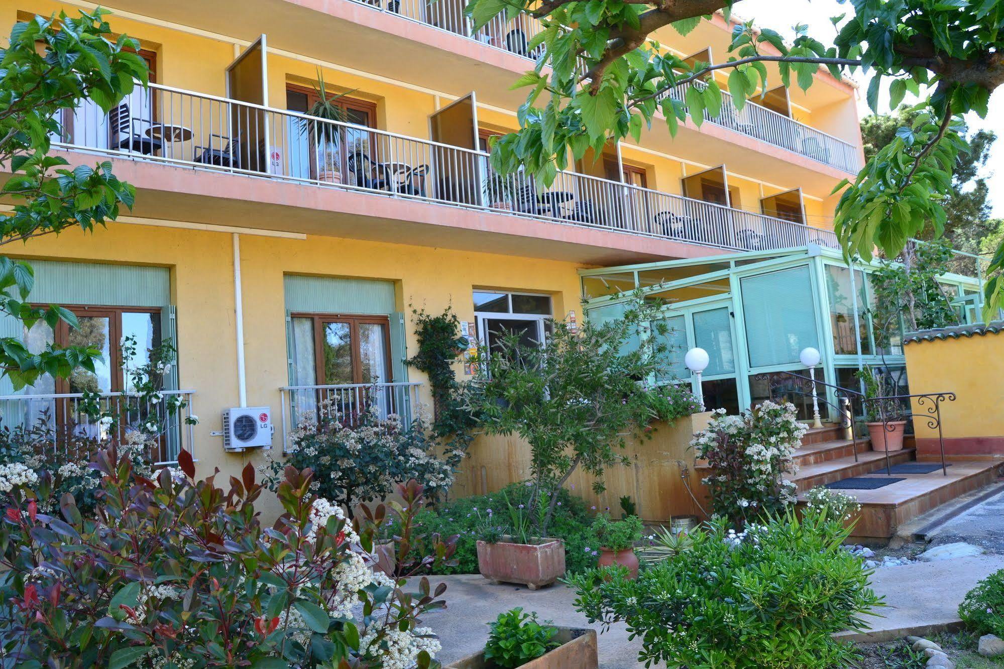 Hotel Cyrnea กาลวี ภายนอก รูปภาพ
