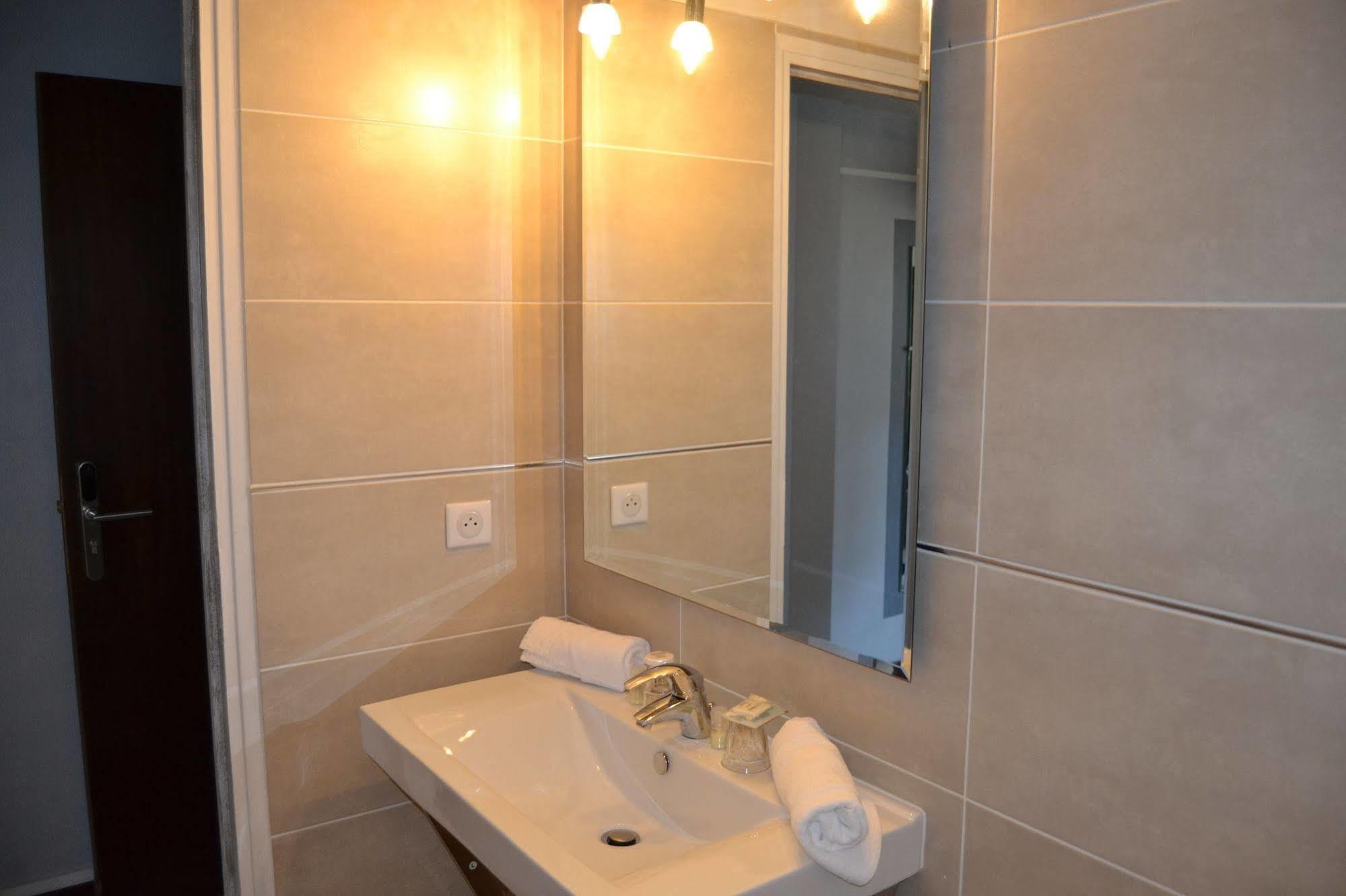 Hotel Cyrnea กาลวี ภายนอก รูปภาพ