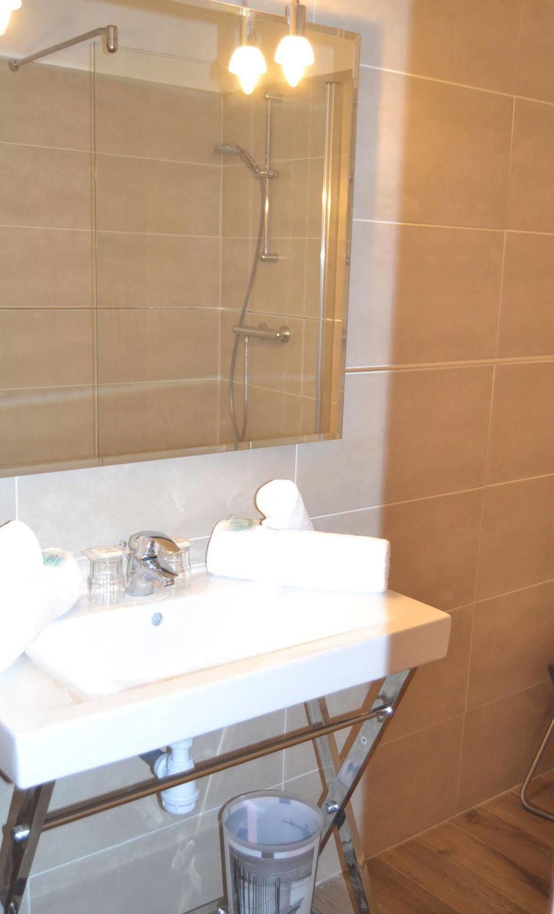 Hotel Cyrnea กาลวี ภายนอก รูปภาพ