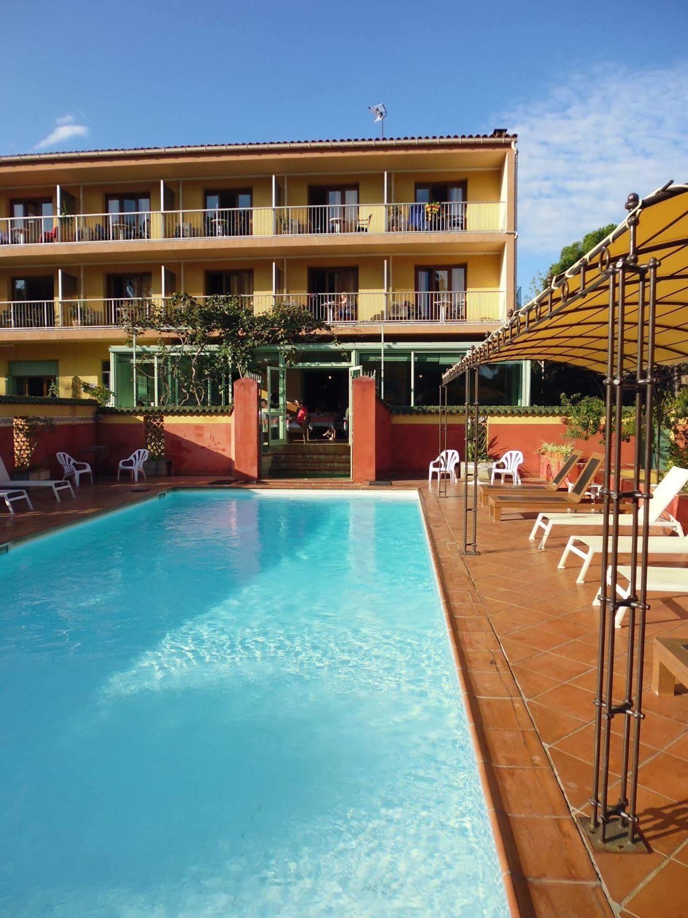 Hotel Cyrnea กาลวี ภายนอก รูปภาพ