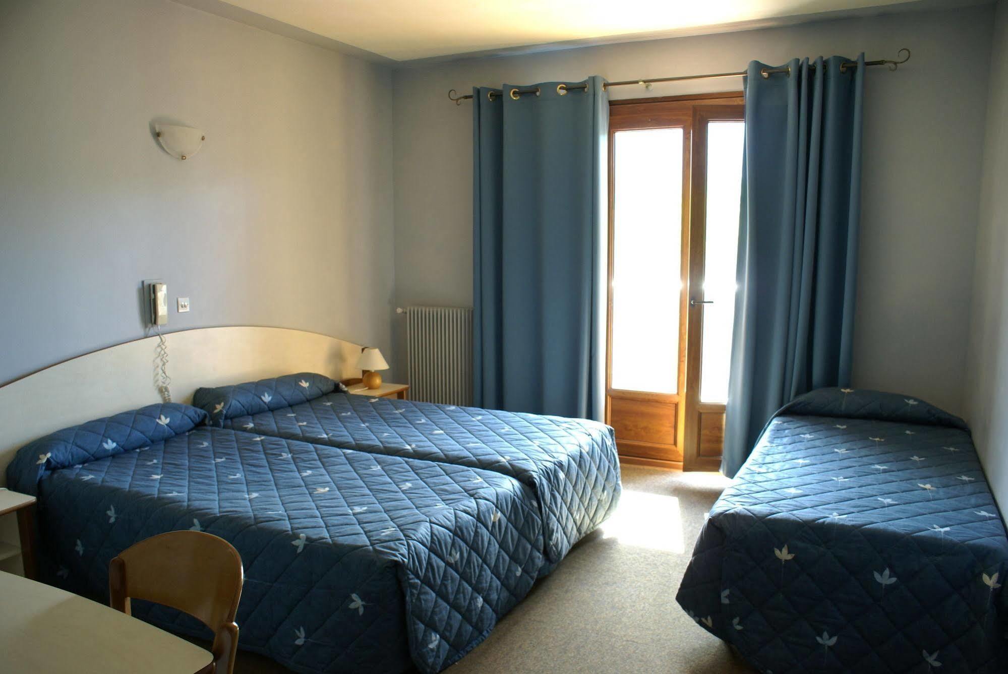 Hotel Cyrnea กาลวี ภายนอก รูปภาพ