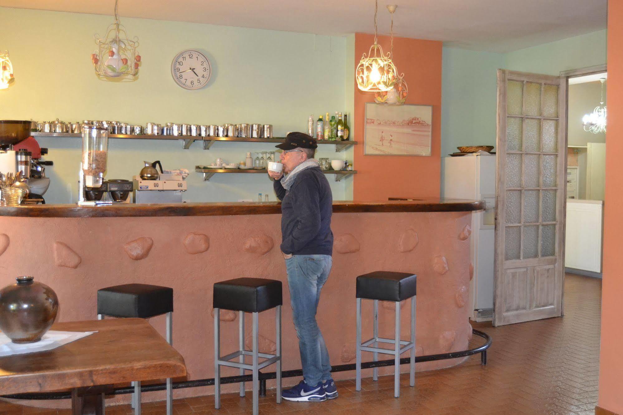 Hotel Cyrnea กาลวี ภายนอก รูปภาพ