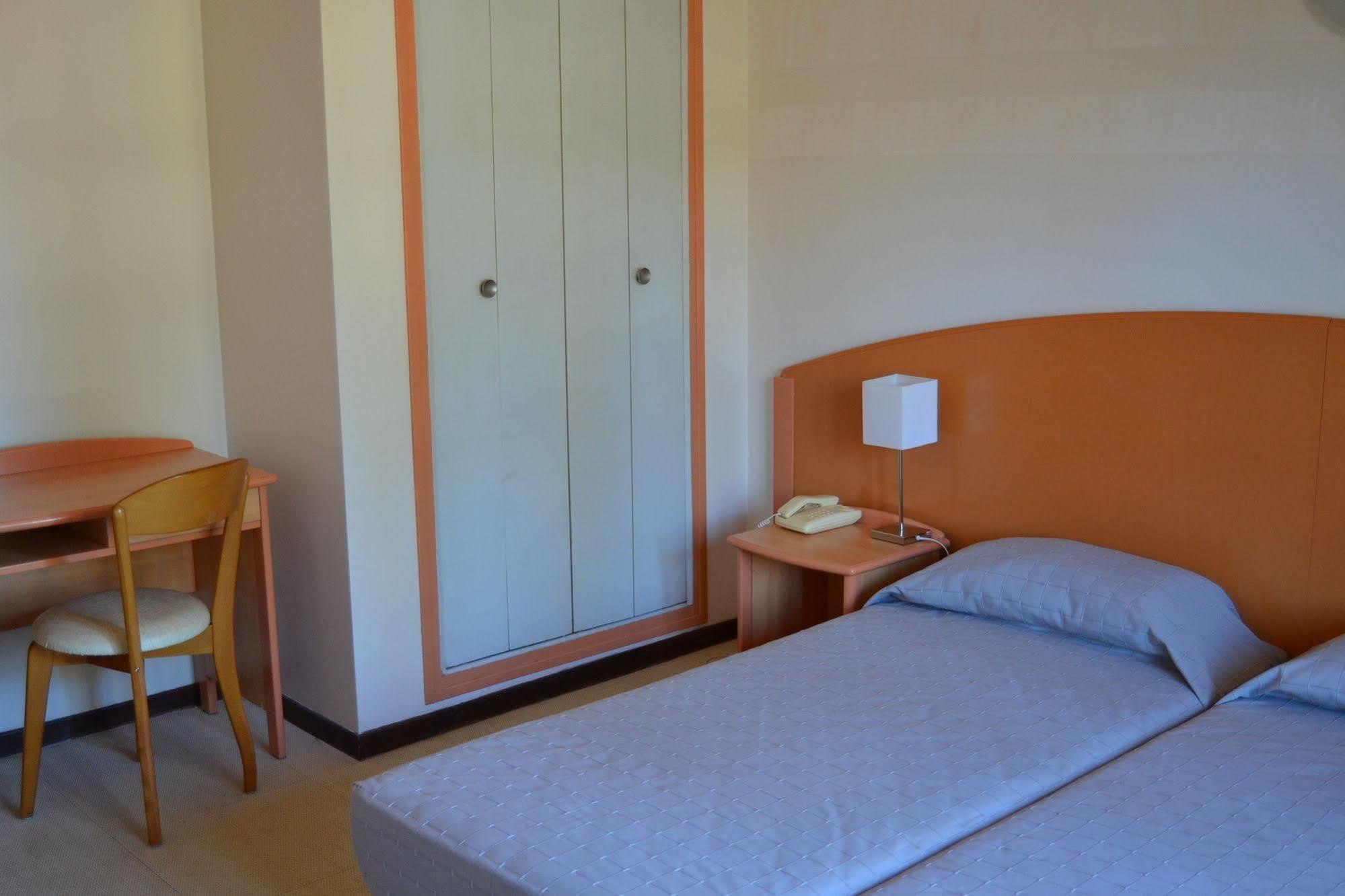 Hotel Cyrnea กาลวี ภายนอก รูปภาพ