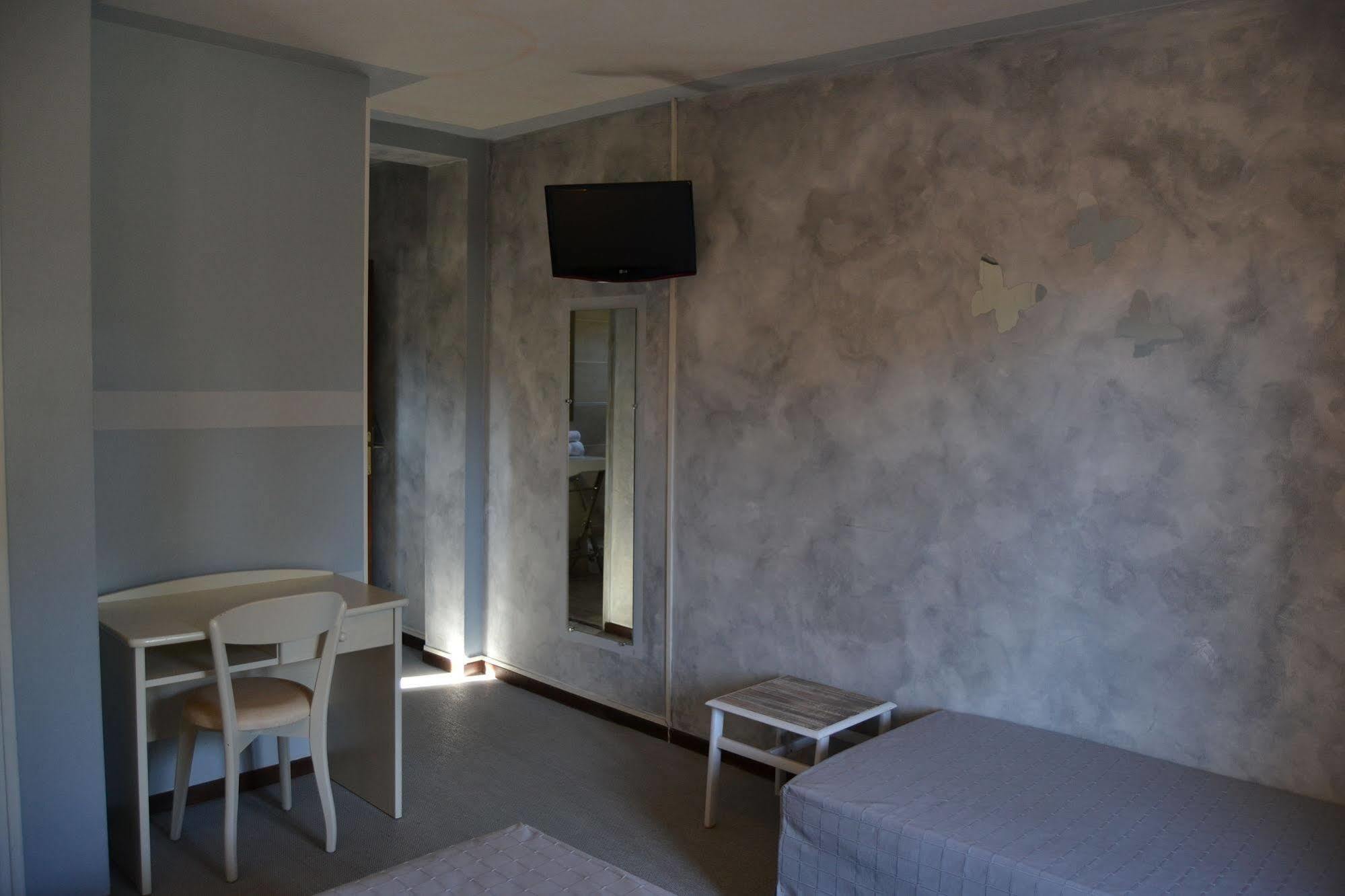 Hotel Cyrnea กาลวี ภายนอก รูปภาพ