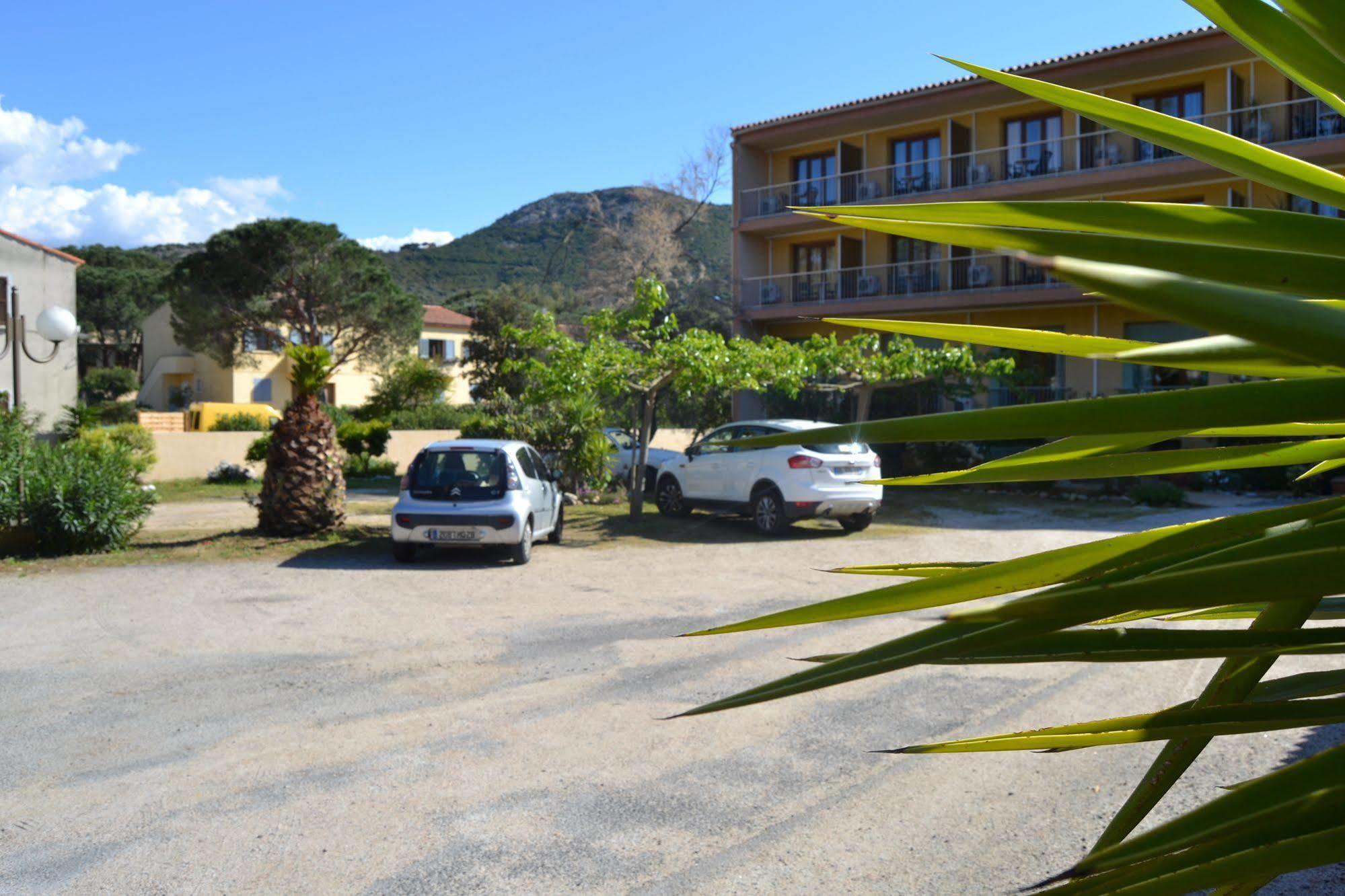Hotel Cyrnea กาลวี ภายนอก รูปภาพ
