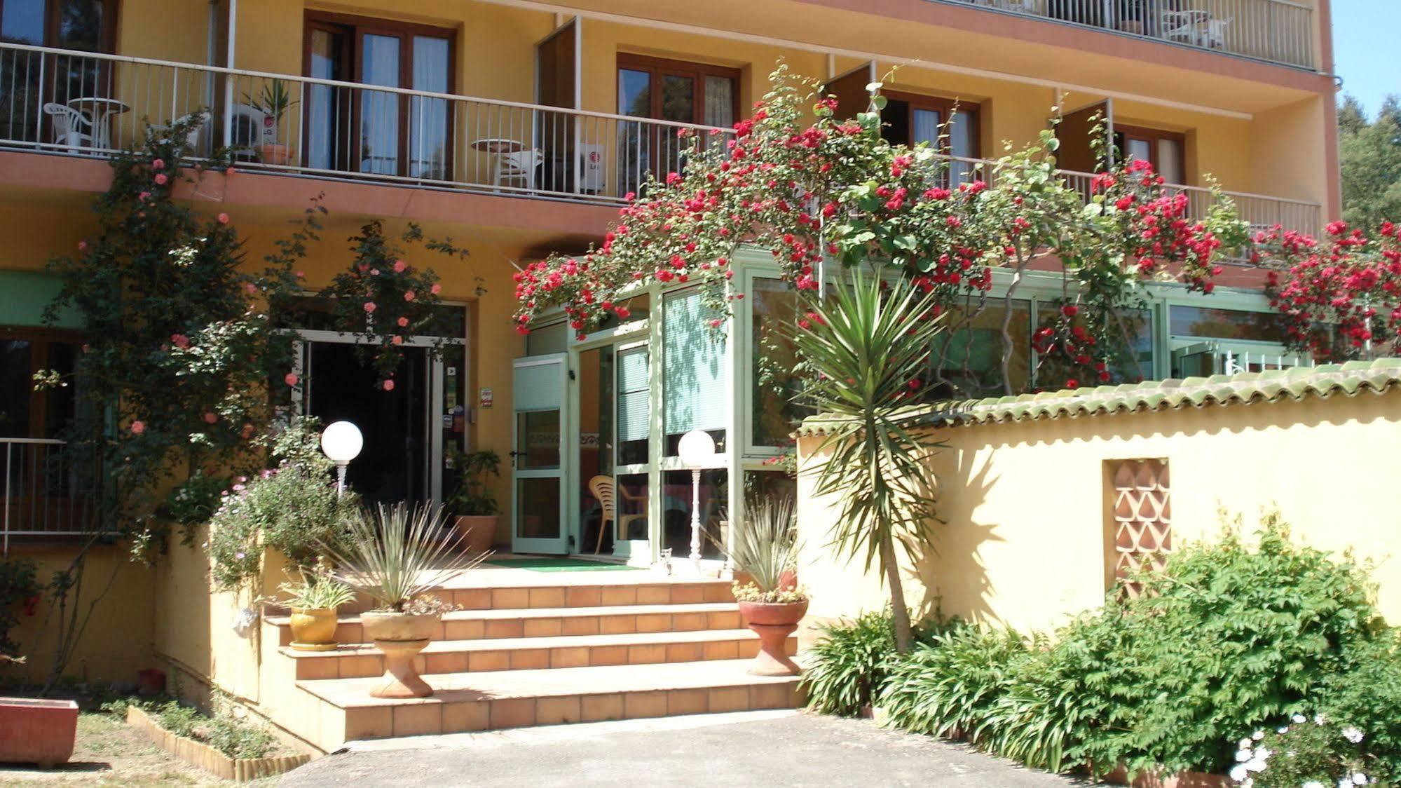 Hotel Cyrnea กาลวี ภายนอก รูปภาพ