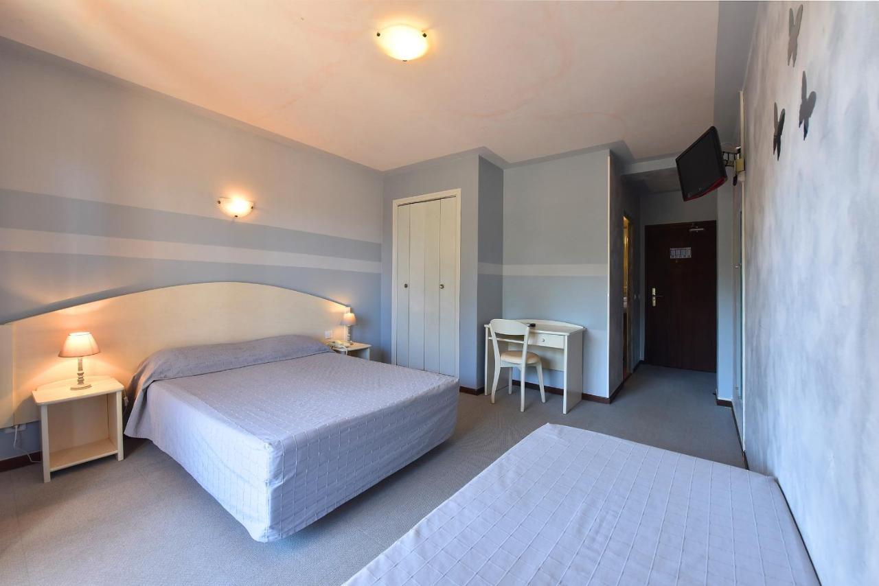 Hotel Cyrnea กาลวี ภายนอก รูปภาพ