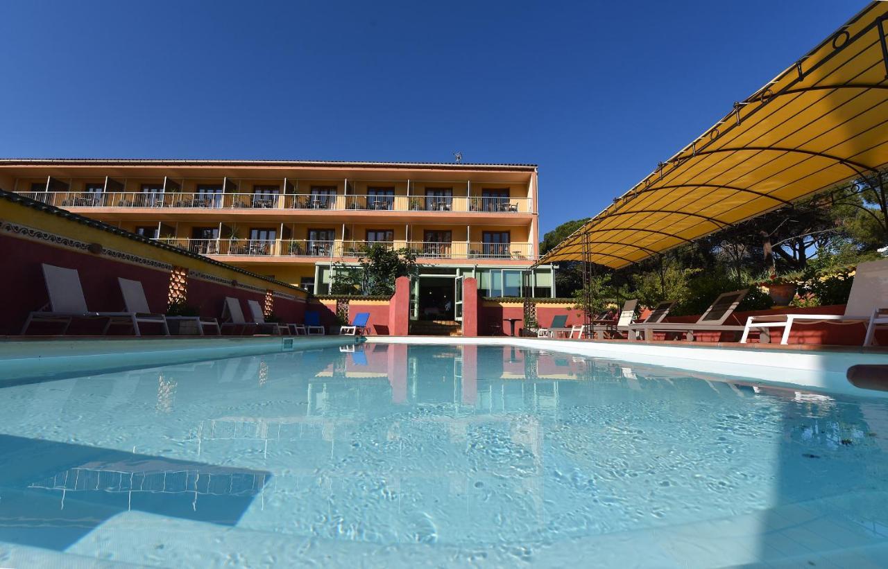 Hotel Cyrnea กาลวี ภายนอก รูปภาพ