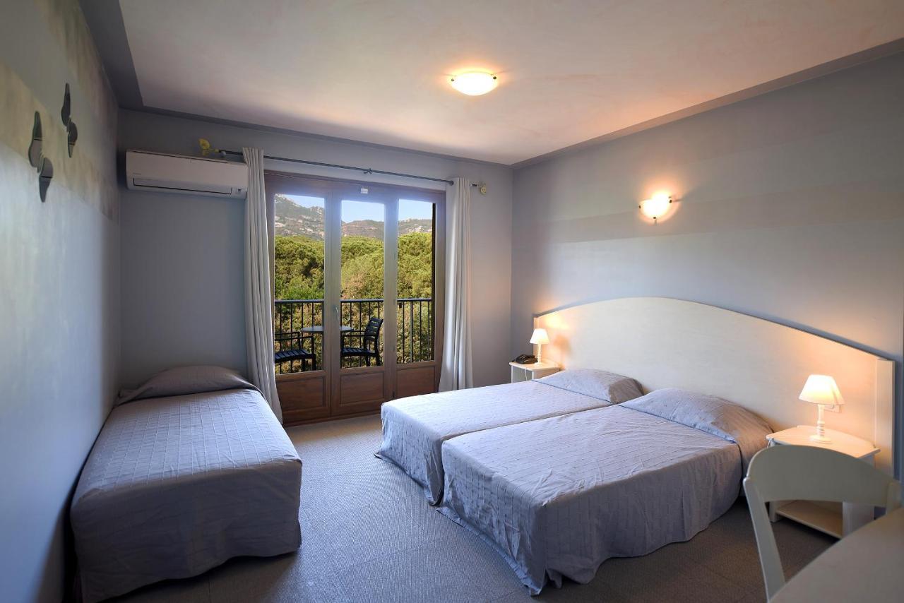 Hotel Cyrnea กาลวี ภายนอก รูปภาพ
