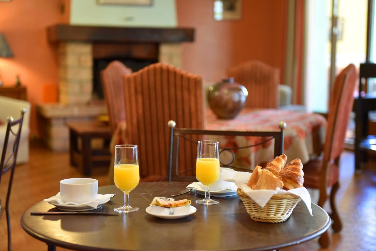 Hotel Cyrnea กาลวี ภายนอก รูปภาพ