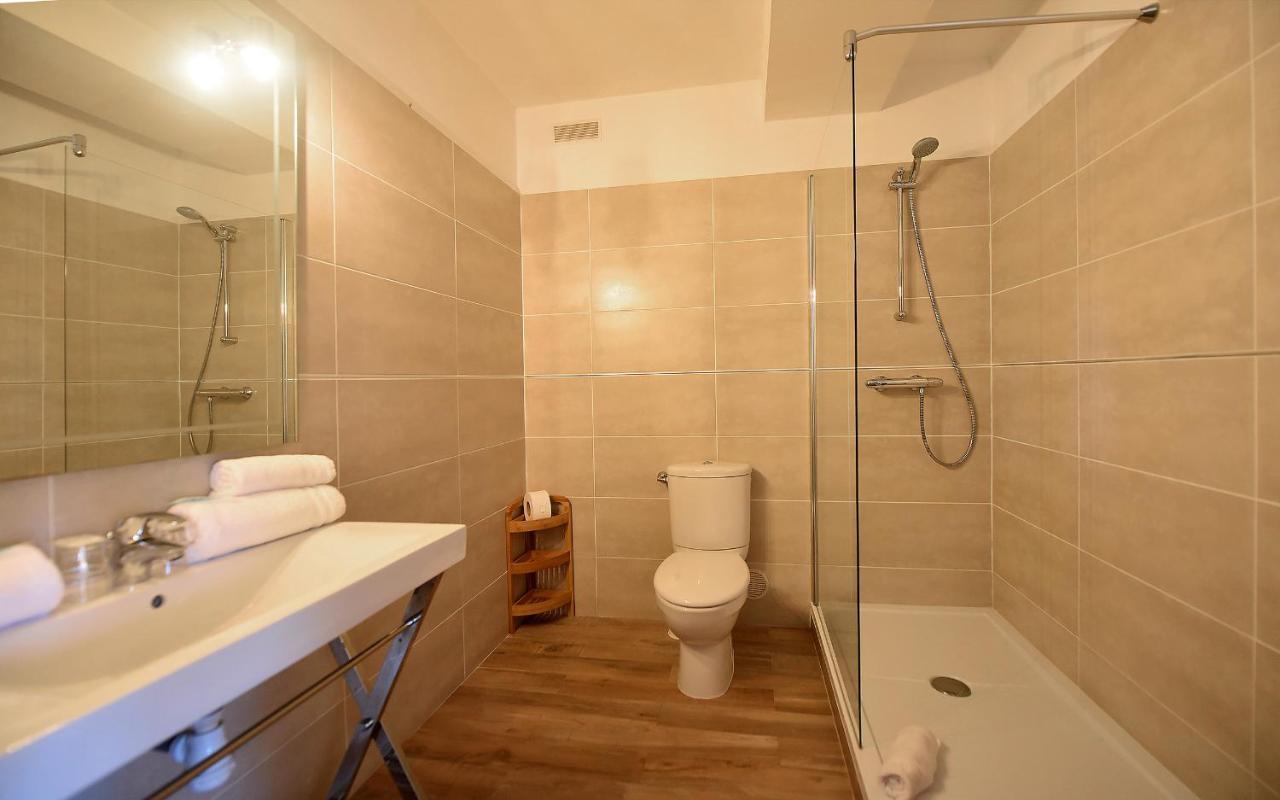 Hotel Cyrnea กาลวี ภายนอก รูปภาพ