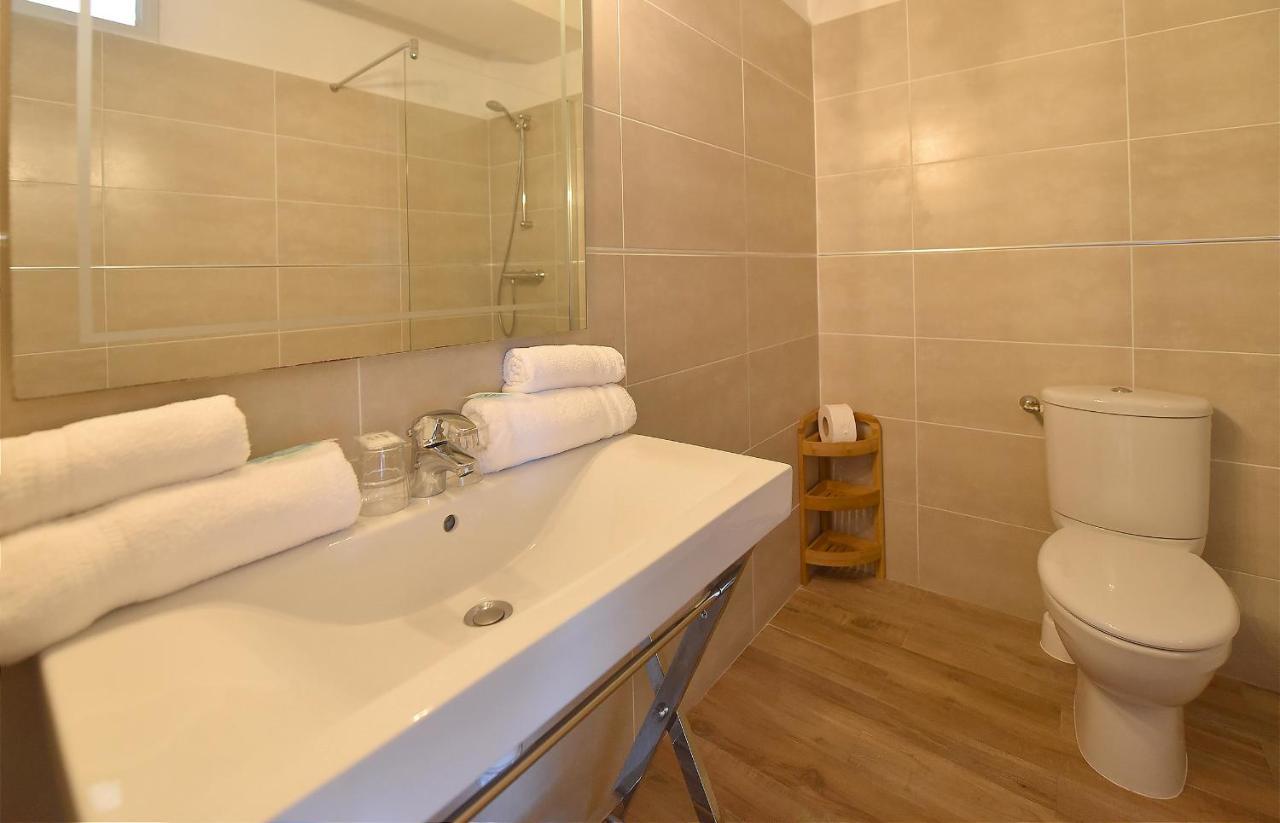 Hotel Cyrnea กาลวี ภายนอก รูปภาพ